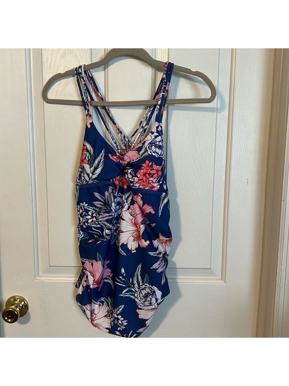 Emerald Bay maternity swim top. Size M. Floral, crisscross straps, beach. NWT.